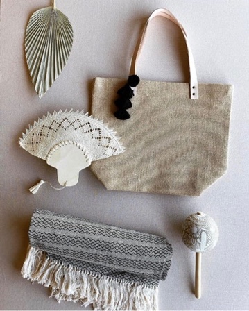 Toalla artesanal con flecos, bolsa de yute, abanico y maraca para kit de evento – ArtPerpetuum